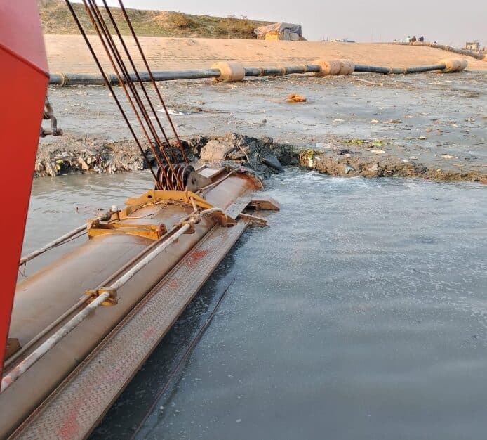Discharge pipeline running spoil to the reclamation area